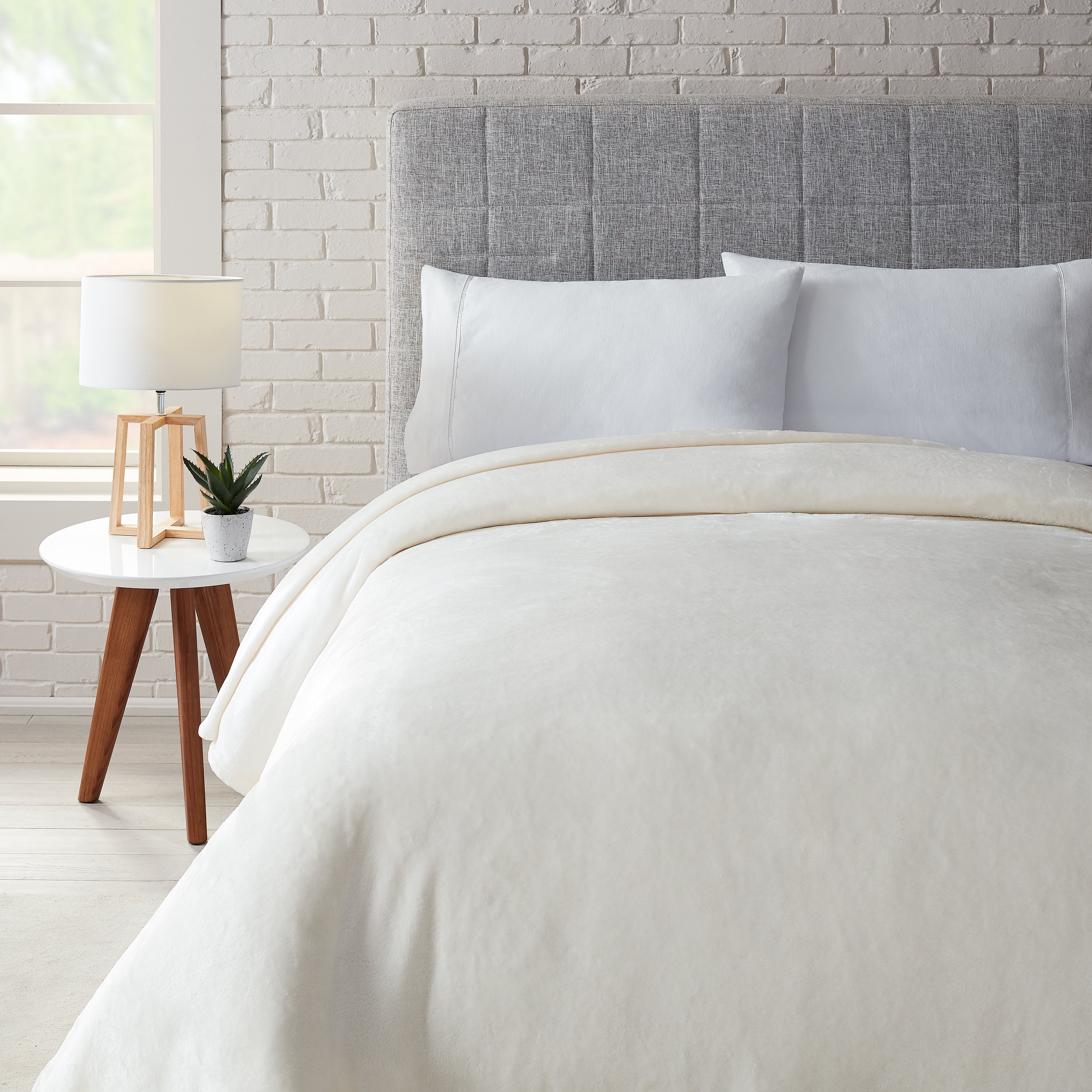 Better Homes & Gardens Luxury Velvet Plush Blanket, Twin, Ivory