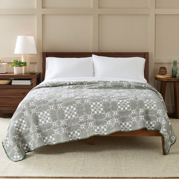 Better Homes & Gardens Modern Mosaic Green Cotton Matelasse Reversible Quilt, Full/Queen