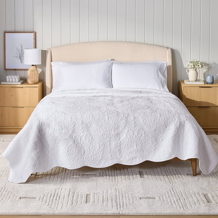 Better Homes & Gardens Paisley Medallion Cotton Quilt, King, White, Scalloped Bedding