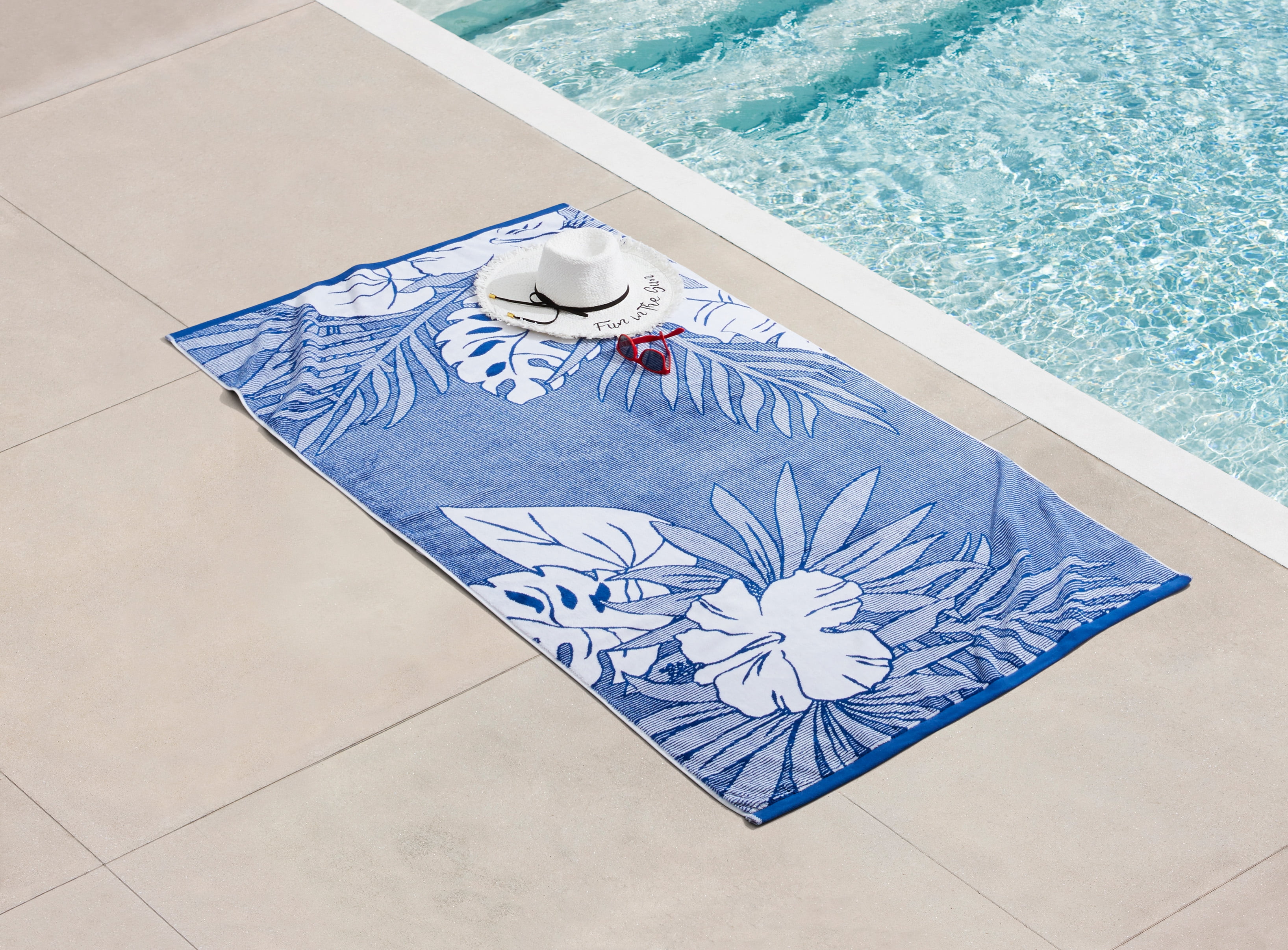 OTVEE Lavender Flowers Beach Towels Oversized 71x31in Extra Large Pool  Towel with Mesh Storage Bag, Lightweight Sand Free Quick Dry Beach Towel  Travel