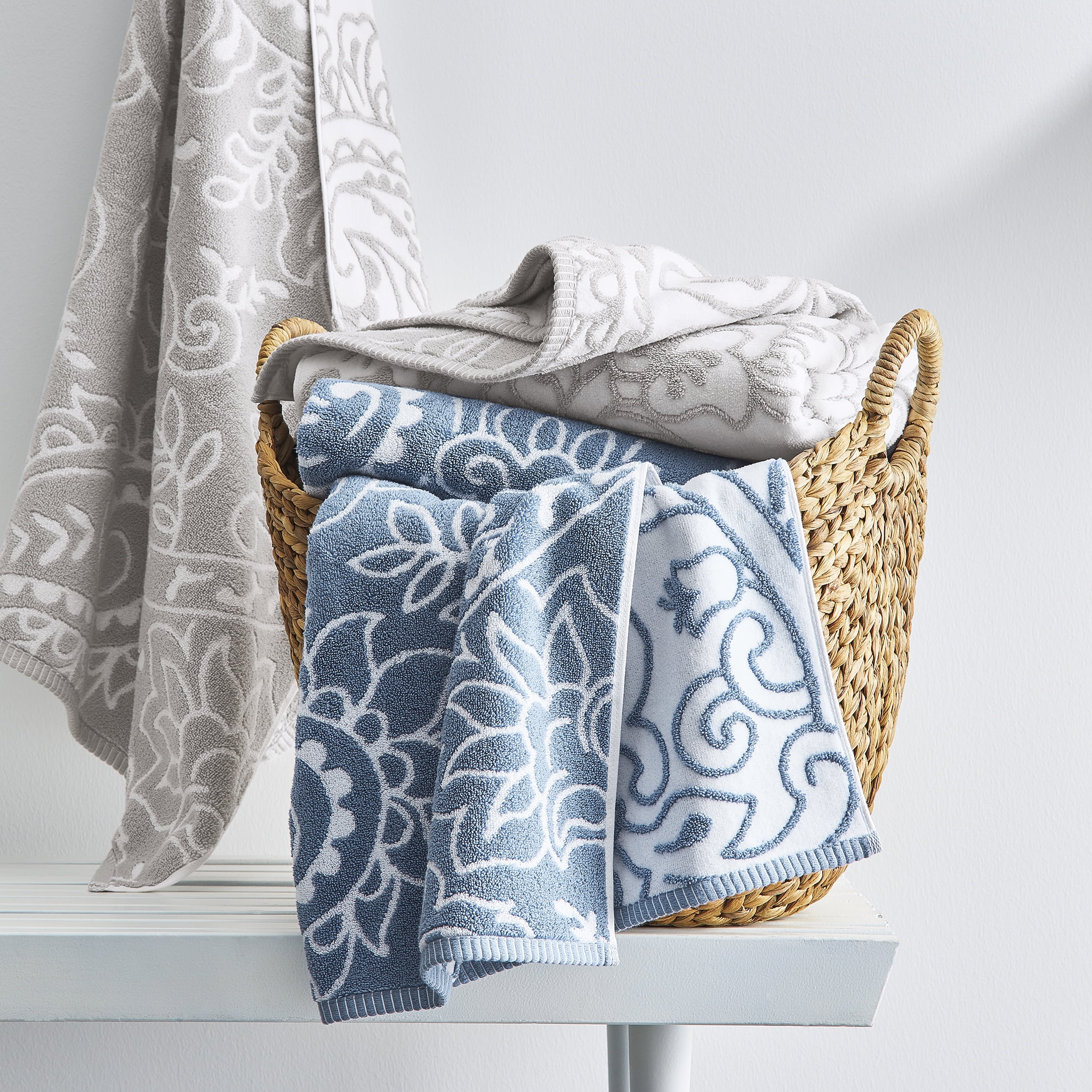 Blue and white patterned bath towels hot sale