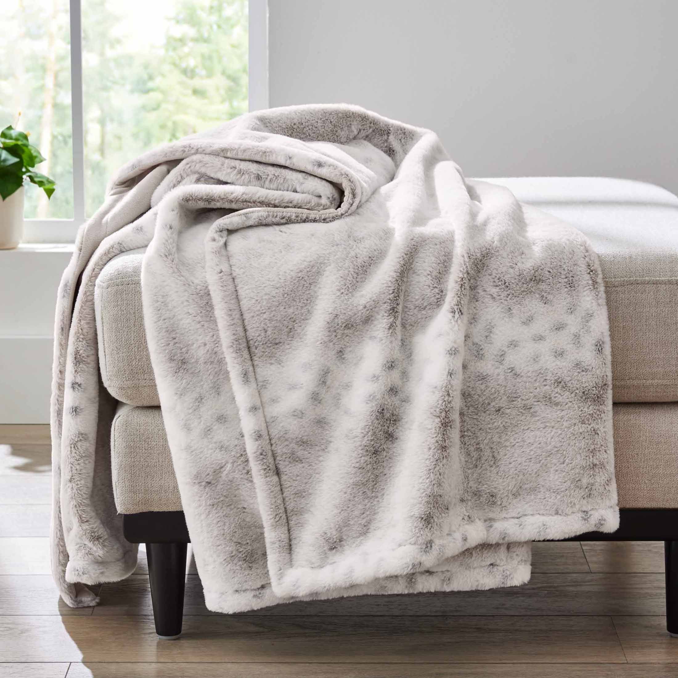 Better Homes & Gardens Snow Leopard Faux Fur Throw, 50"x72"
