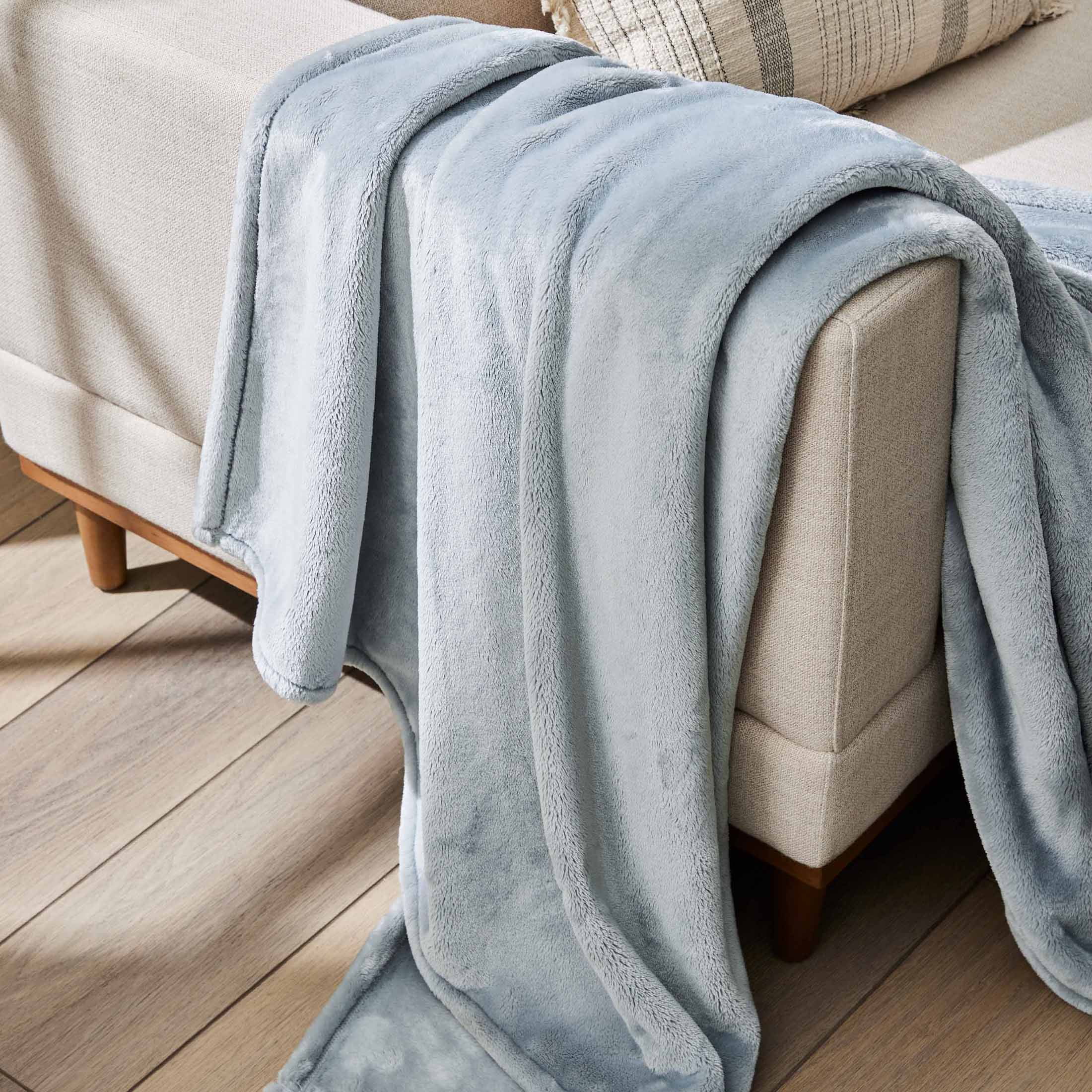 Better Homes & Gardens Solid Velvet Plush Oversized Throw Blanket, Soft Silver, 50 in x 72 in