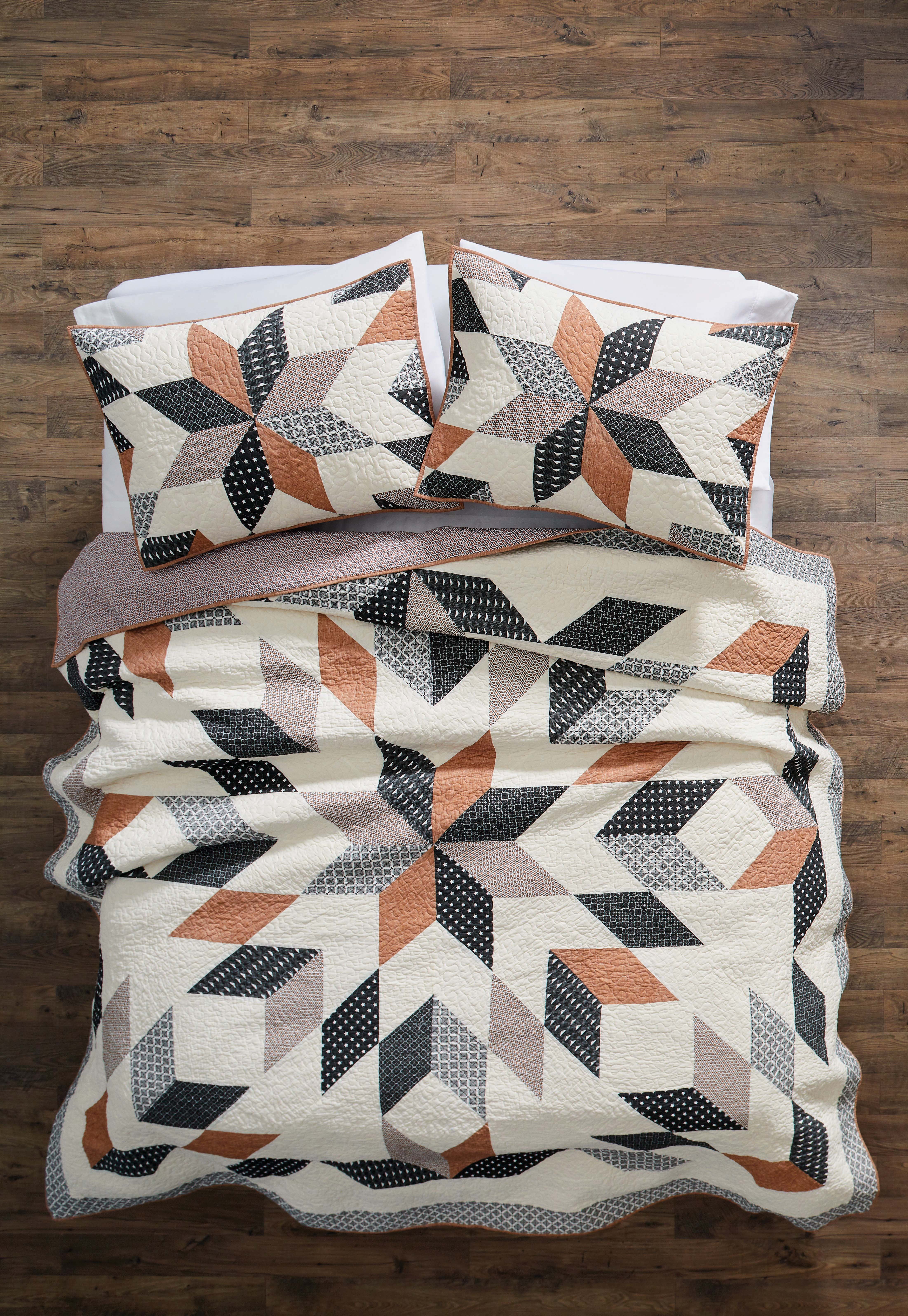 Better Homes & Gardens Starburst Patchwork Cotton Quilt, Off-White, Full/Queen, All Ages - Walmart.com
