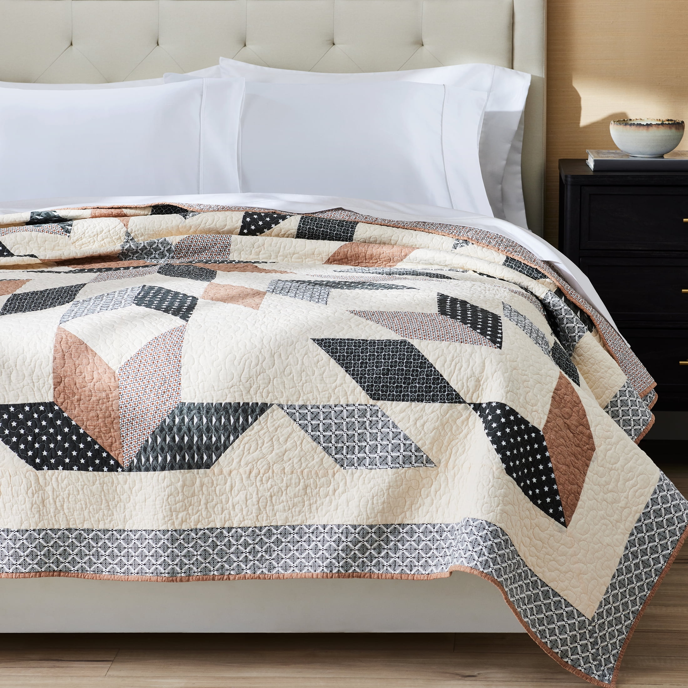 Better Homes & Gardens Starburst Patchwork Cotton Quilt, Off-White, King, All Ages