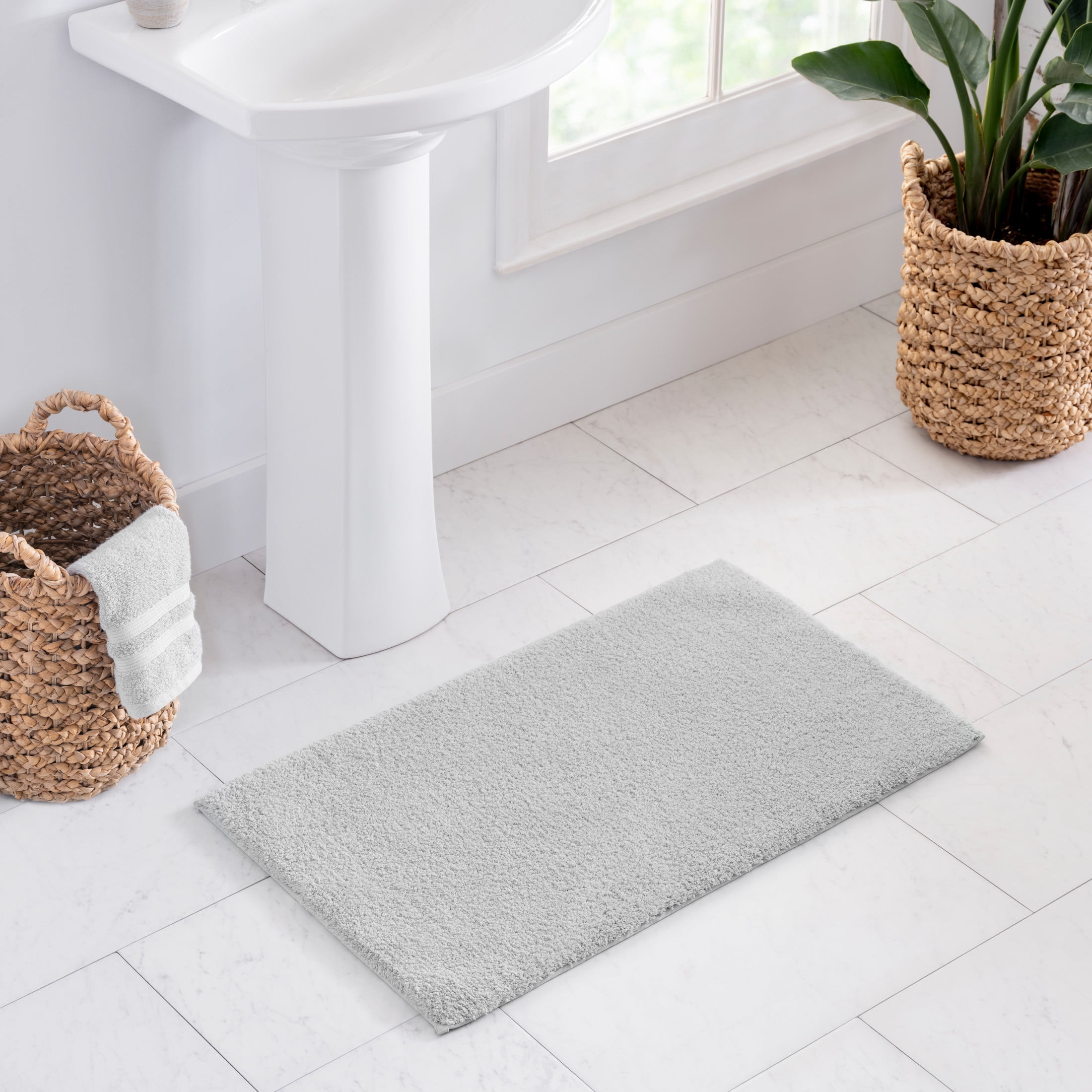 Better Homes & Gardens Ultra Soft Polyester Bath Rug, 20" x 34", Soft Silver