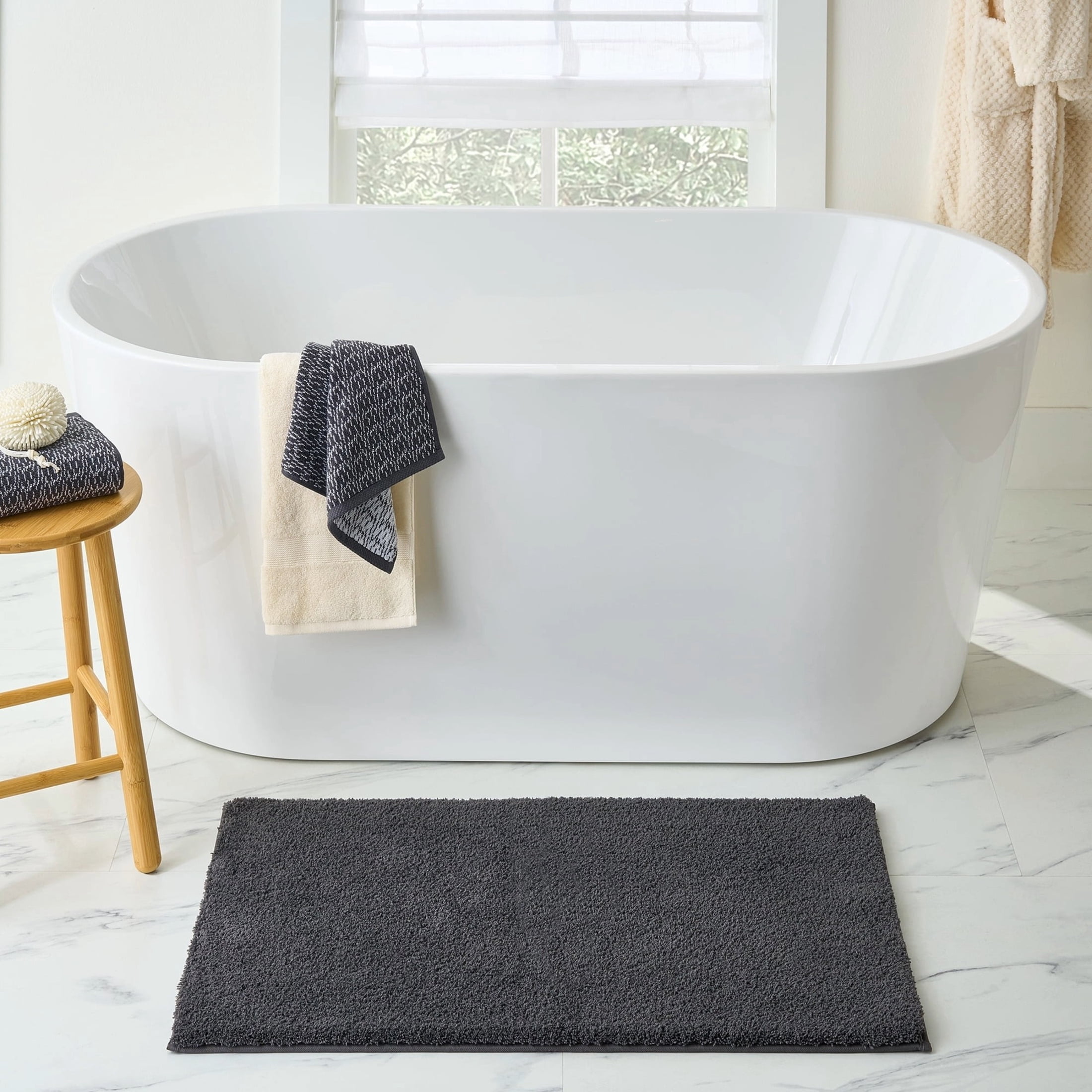 Better Homes & Gardens Ultra Soft Polyester Bath Rug, Plush Absorbent Bathroom Floor Rug with Skid-Resistant Backing, Machine Washable, 20" x 34", Grey Shadow