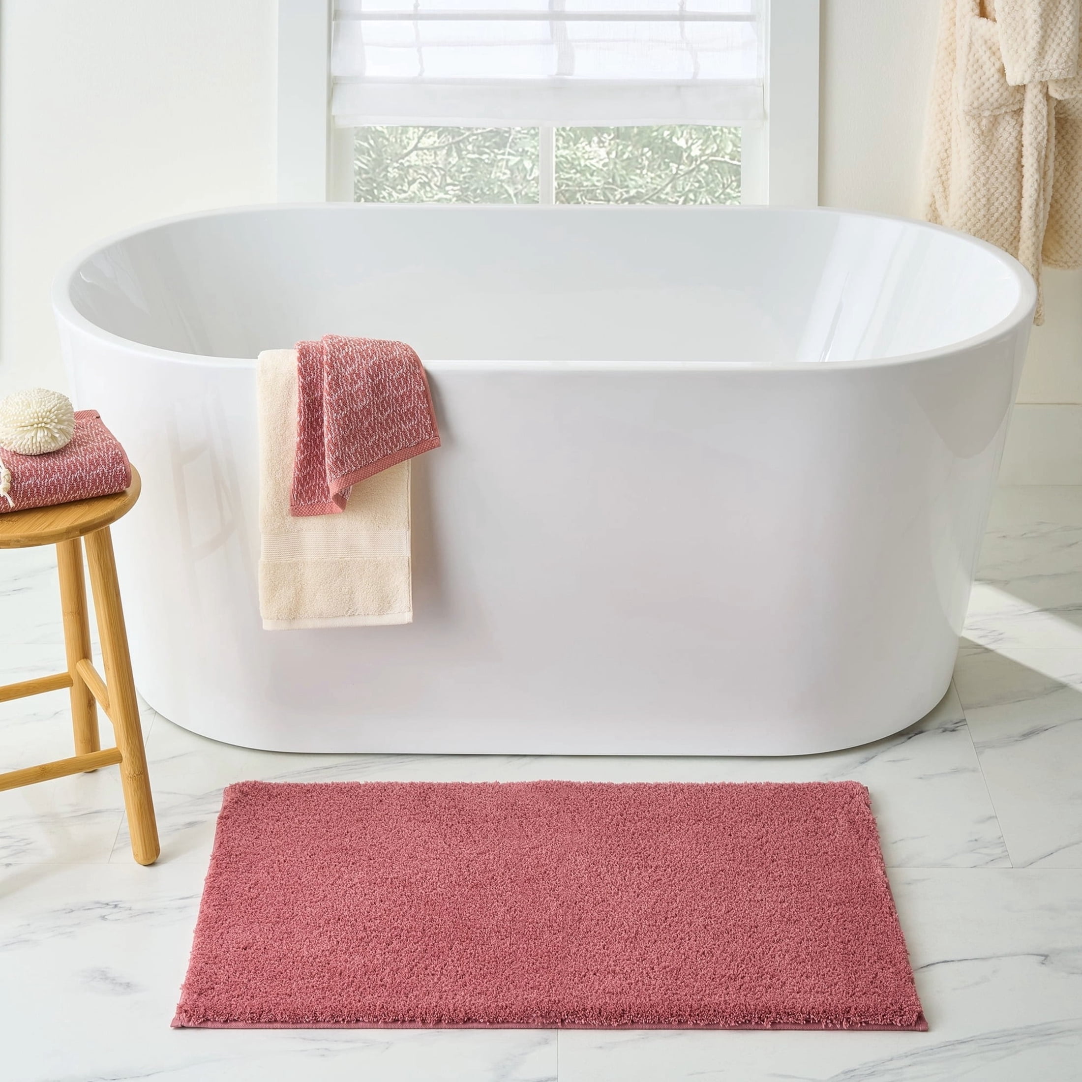 Better Homes & Gardens Ultra Soft Polyester Bath Rug, Plush Absorbent Bathroom Floor Rug with Skid-Resistant Backing, Machine Washable, 23" x 39", Old Rose