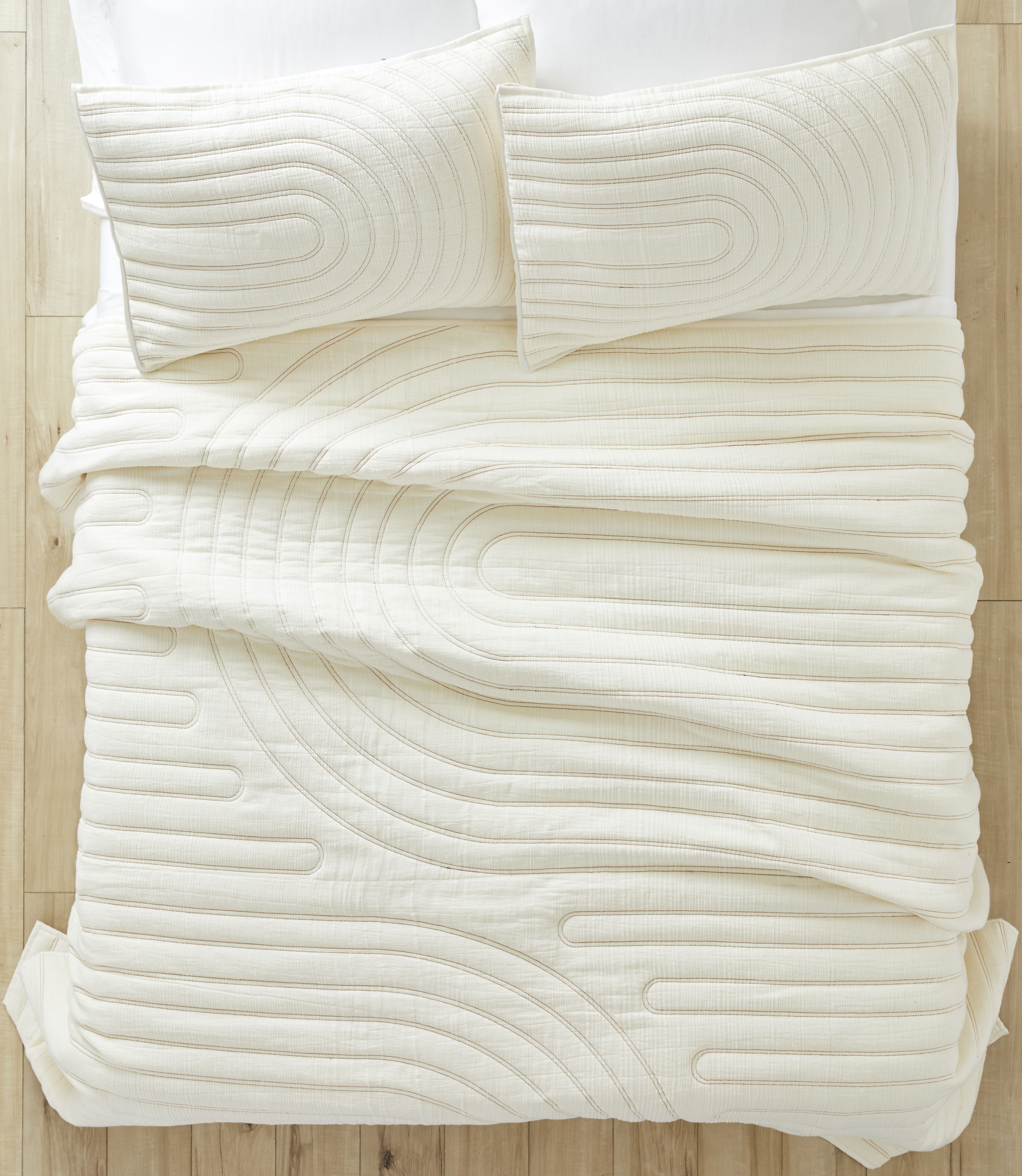 Better Homes & Gardens White Textured Arched Cotton Quilt, Queen