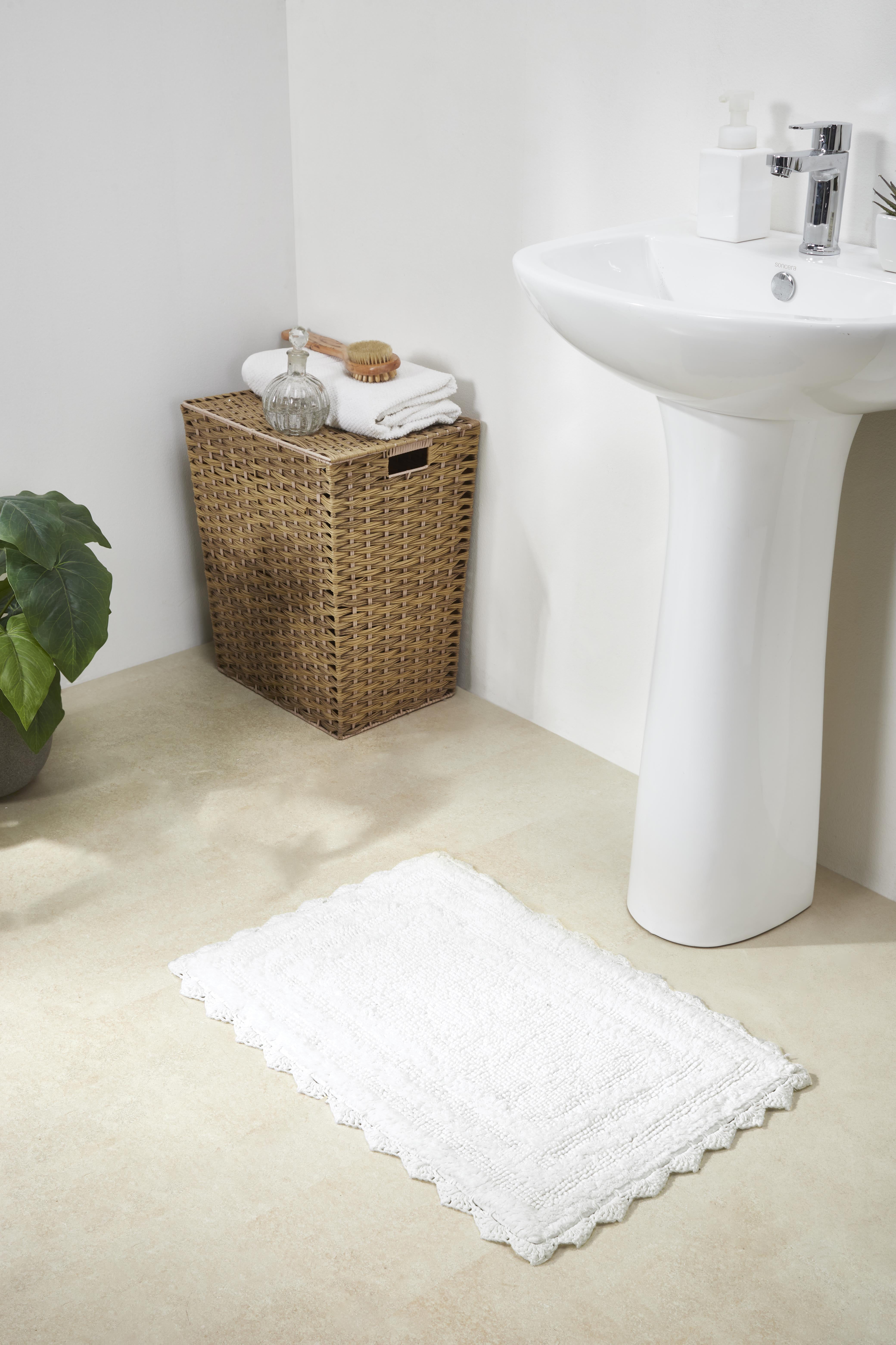 White Cotton Tufted Reversible Crochet Bath Rug Set