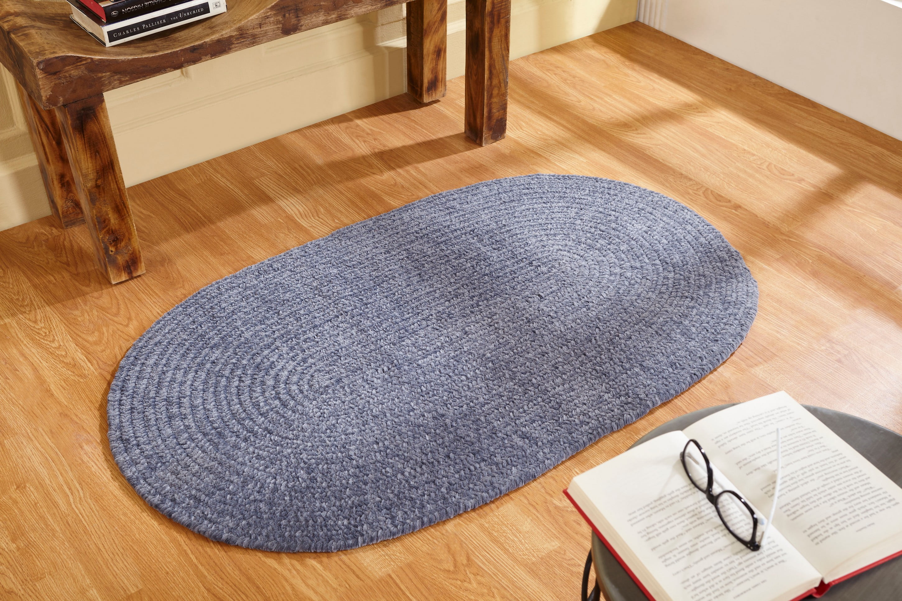 Luxurious Gray Braided Oval Synthetic Rug, Easy Care and Stain-Resistant