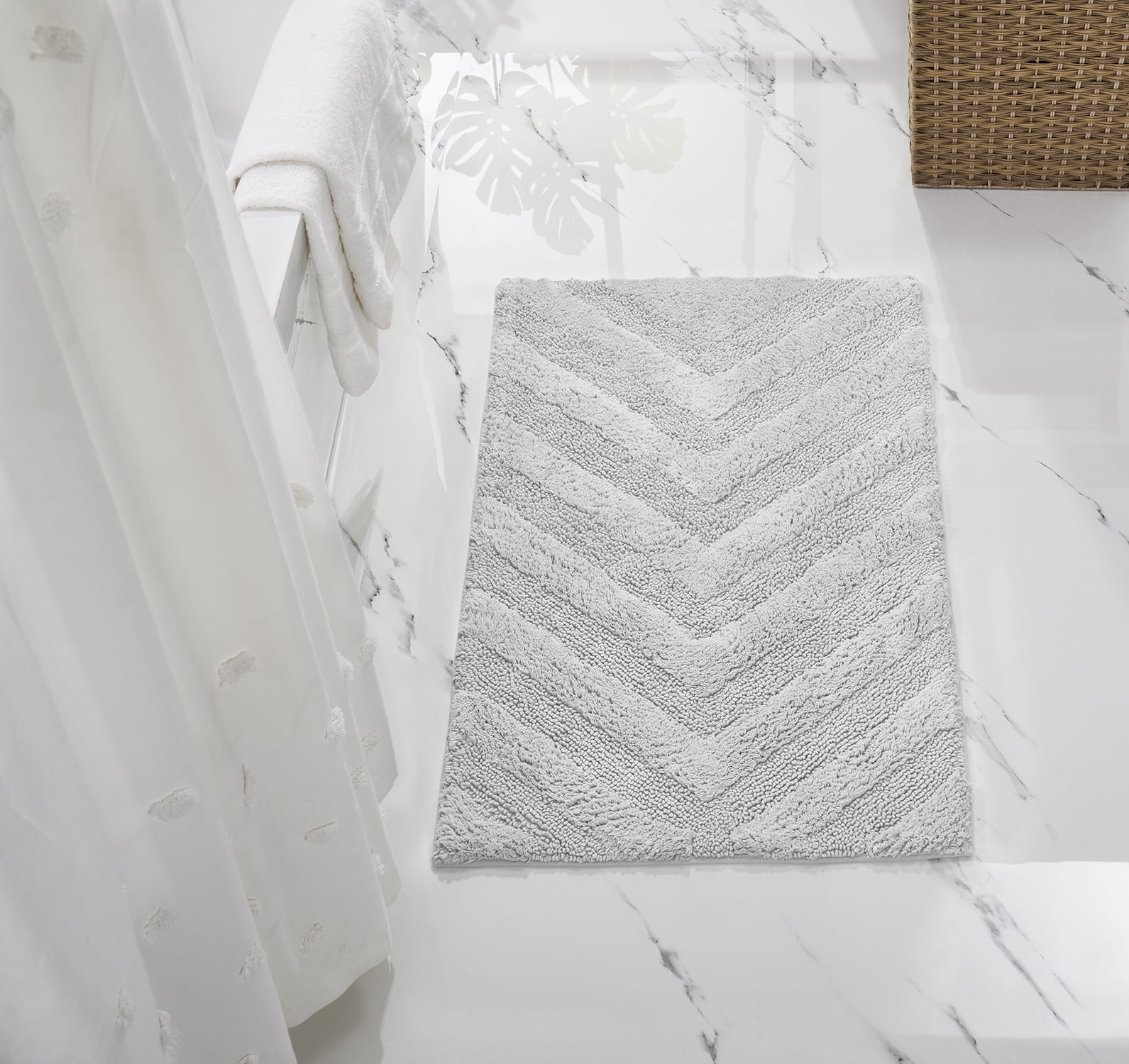 Hugo White Cotton Chevron Tufted Non-Slip Bath Rug 24" x 40"