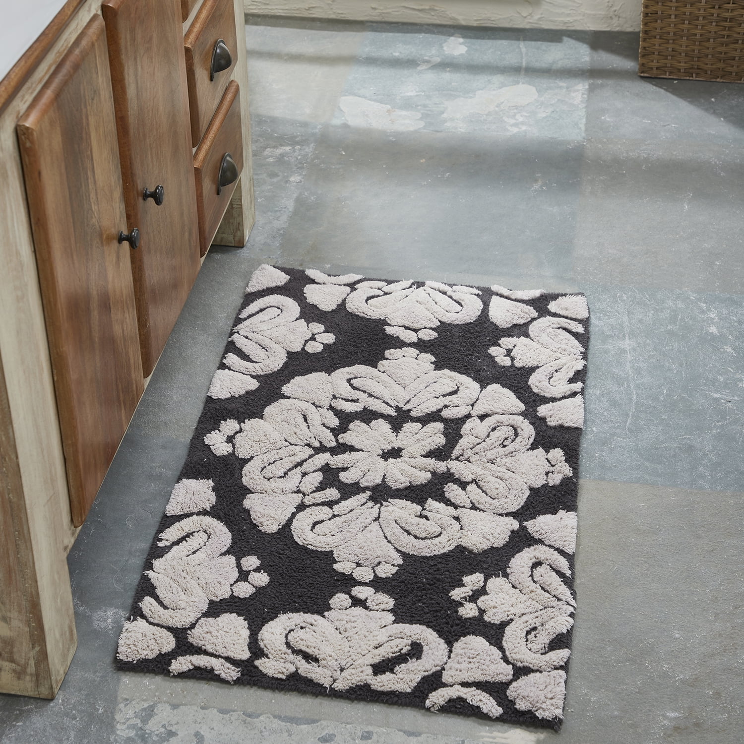 Charcoal and Natural Cotton Medallion Pattern Bath Rug 21" x 34"