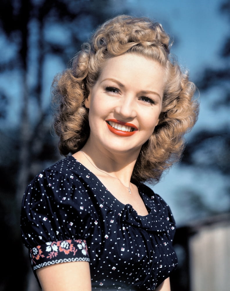 Betty Grable Canvas Art - (16 x 20)