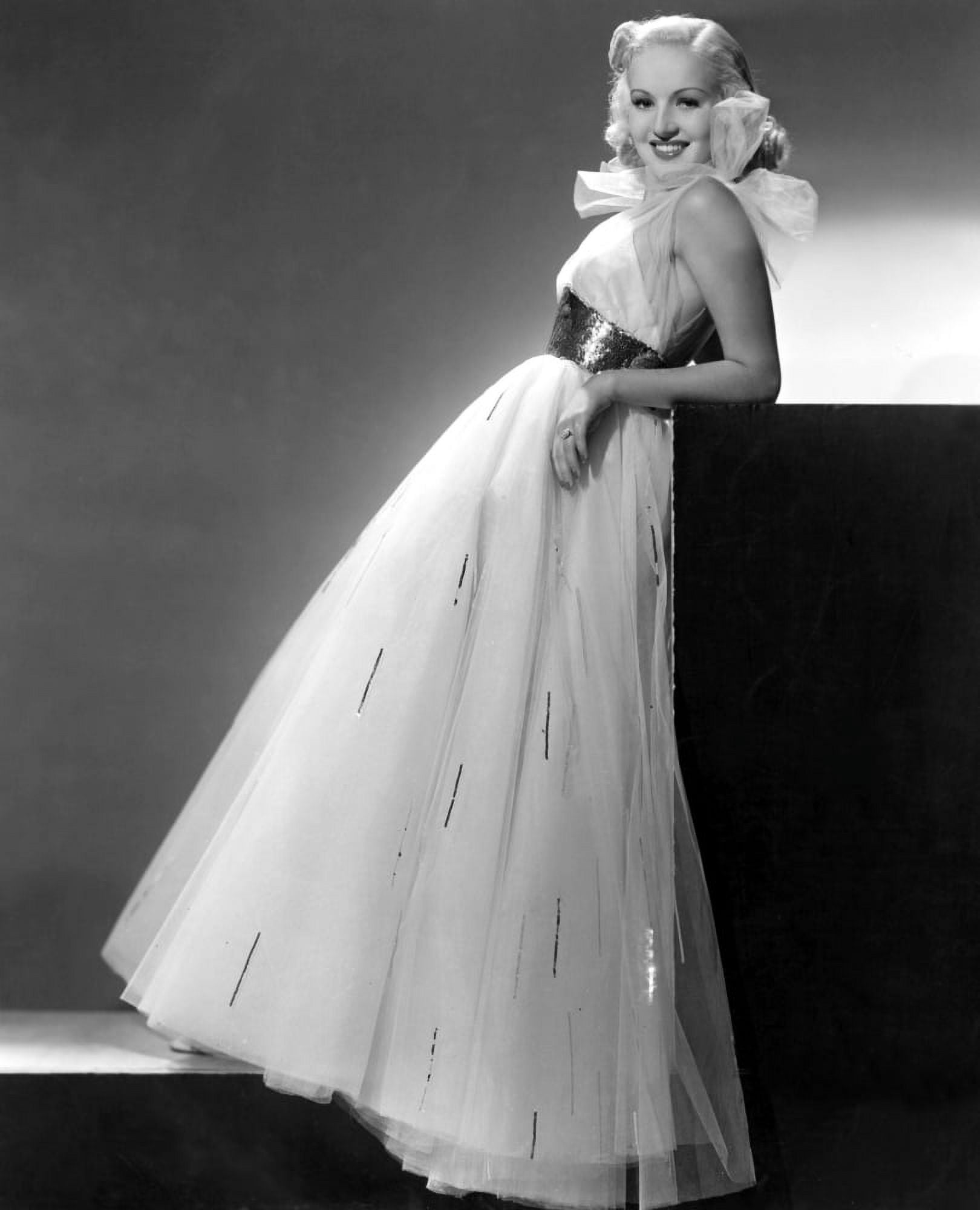 Betty Grable Canvas Art - (16 x 20)