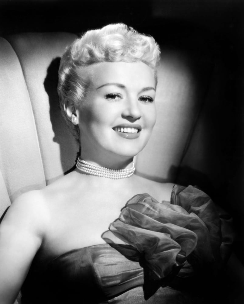 Betty Grable Canvas Art - (16 x 20)