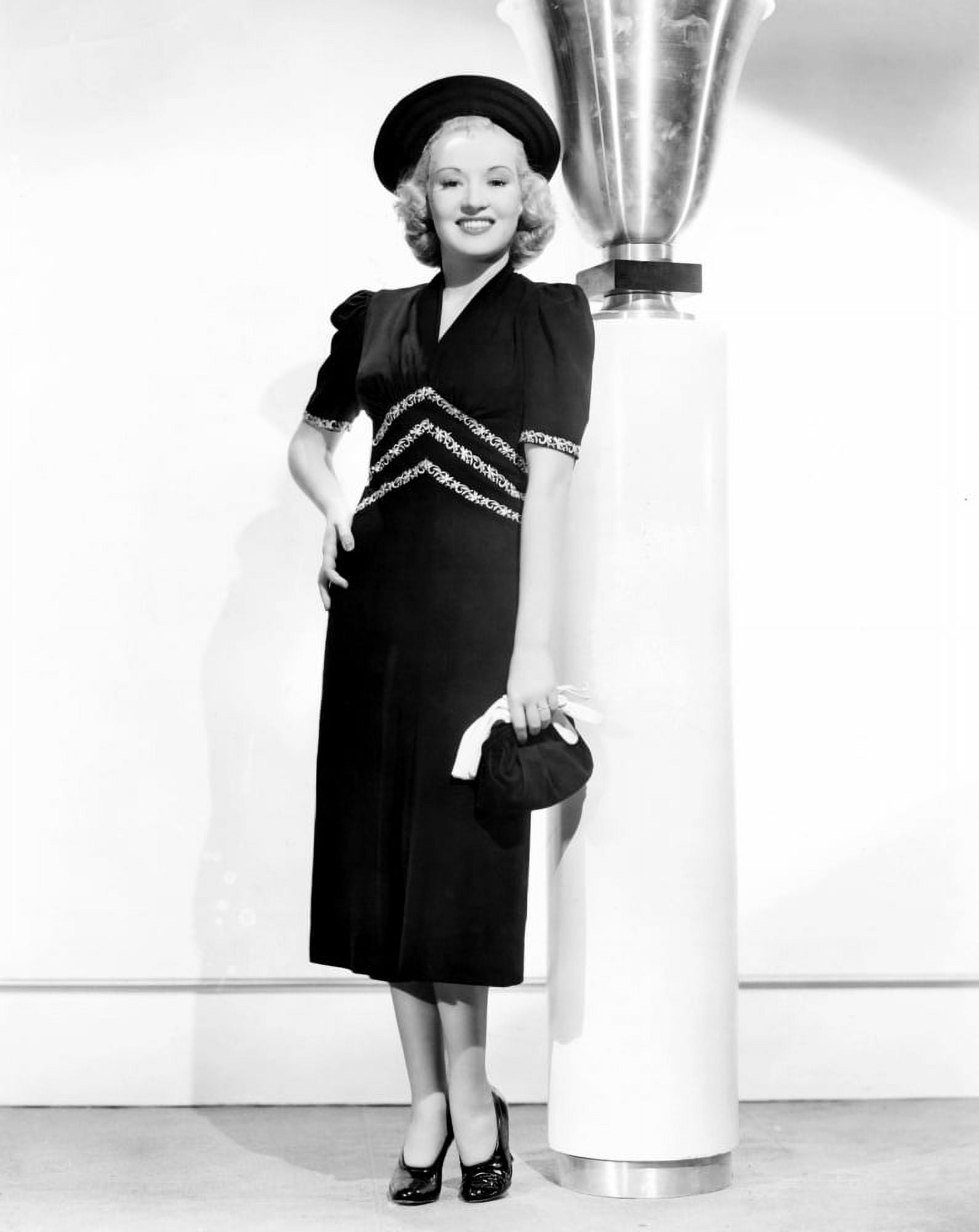 Betty Grable Canvas Art - (16 x 20)