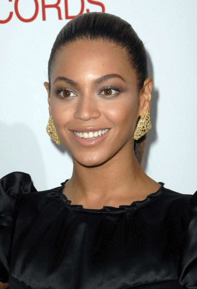 Beyonce Knowles At Arrivals For Premiere Of Cadillac Records Canvas Art - (16 x 20)