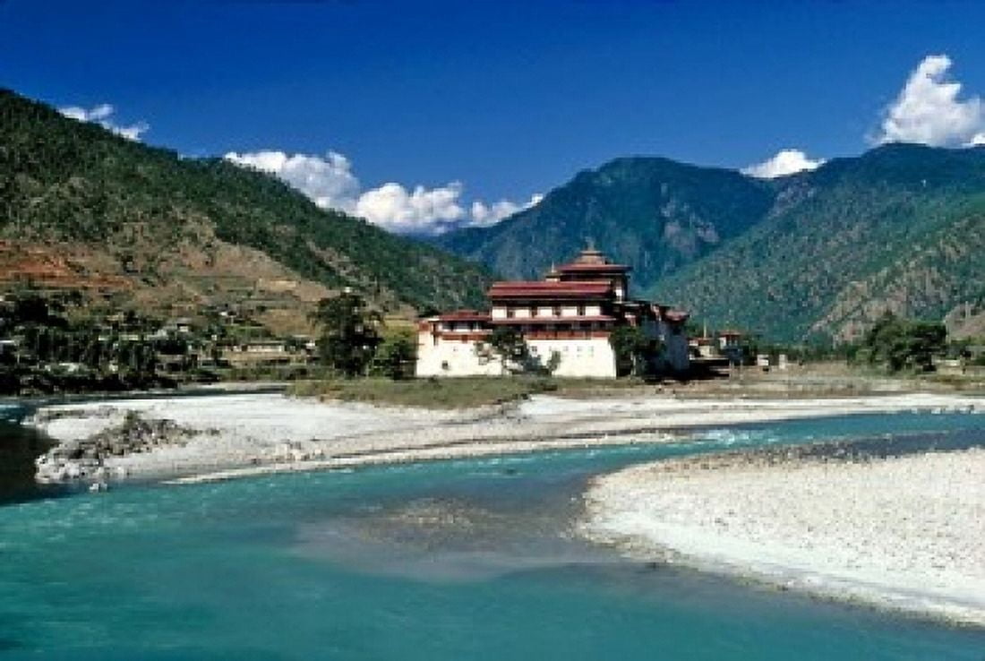 Bhutan Punaka Mo Chhu Punaka Dzong Monastery Canvas Art - Ric Ergenbright DanitaDelimont (17 x 11)