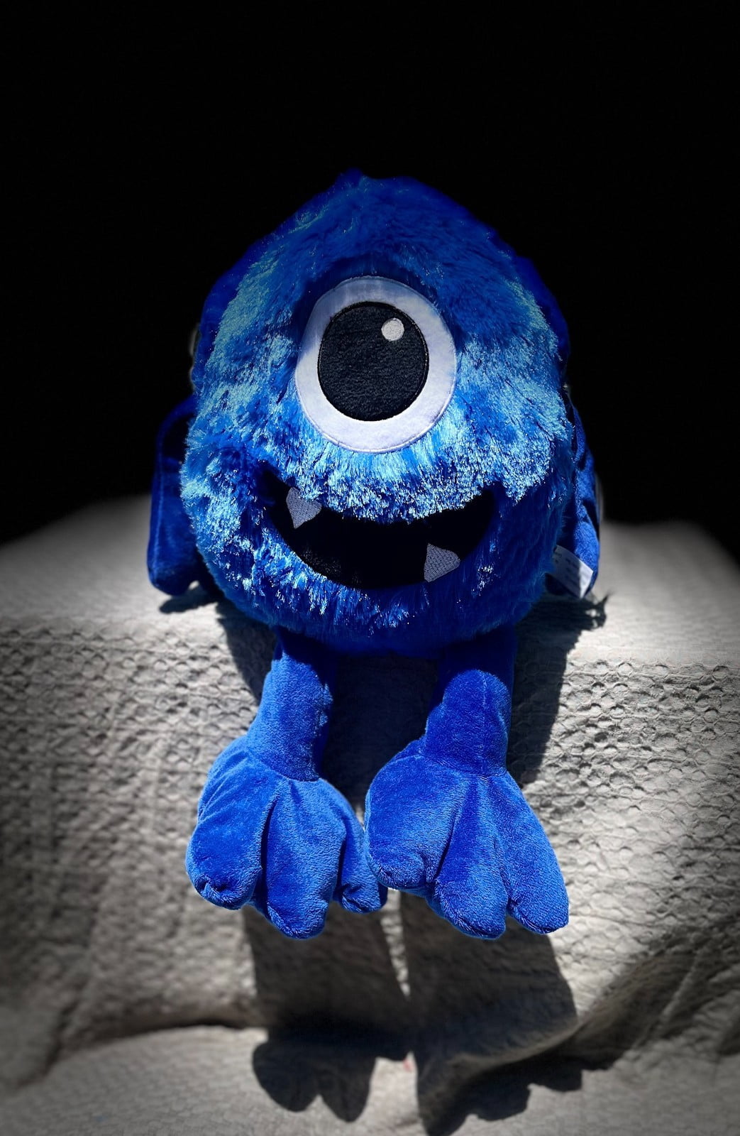 Big Dog Toys 18 Inch Jumbo Cuddle Monsters Soft Plush with Extra Large Squeaker (Blue One Eye)