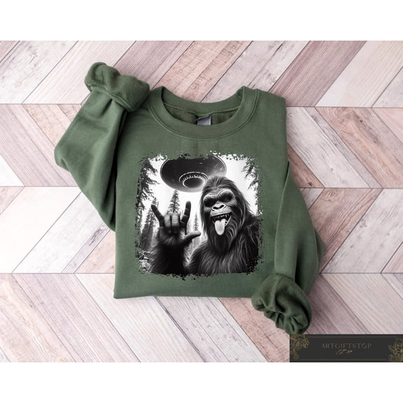 Big Foot UFO Sweatshirt, Big Foot Sweatshirt, Retro UFO Shirt, Alien Sweater, Cute Sasquatch Tee, Space Crewneck, 90s Big Foot Lover, F3308 Tshirt All Size S-5XL