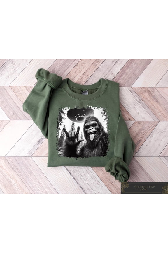 Big Foot UFO Sweatshirt, Big Foot Sweatshirt, Retro UFO Shirt, Alien Sweater, Cute Sasquatch Tee, Space Crewneck, 90s Big Foot Lover, F3308