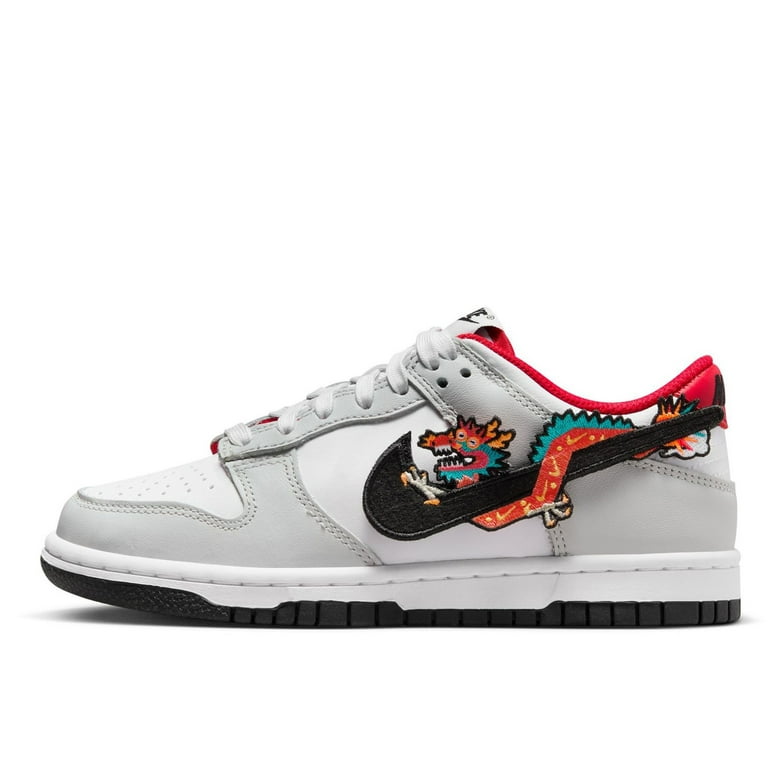 Nike shops Dunk Low GS ‘Nike 101’ size 6y / wmns 7.5