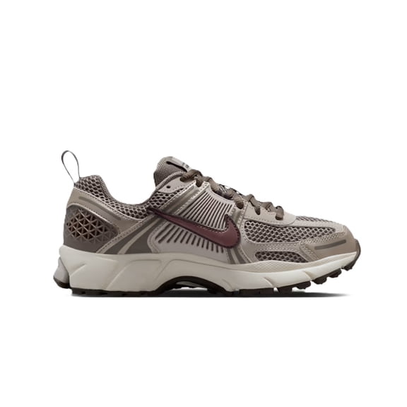 Big Kid's Nike Vomero 5 Taupe Haze/Tattoo-Silt Red (HF6998 200) - 4.5