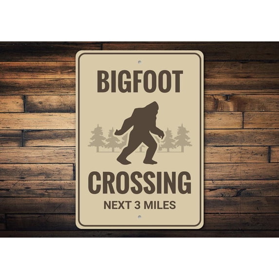 Bigfoot Crossing Novelty Decor, Metal Wall Sign - 10x14 Inches