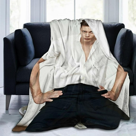 Bill Skarsgard Blanket Anti-Pilling Throw Blanket Plush Blanket Lightweight & Ultra-Soft, Warm & Comfy Flannel Fleece Blanket for Couch, Bed, Sofa, 50x60