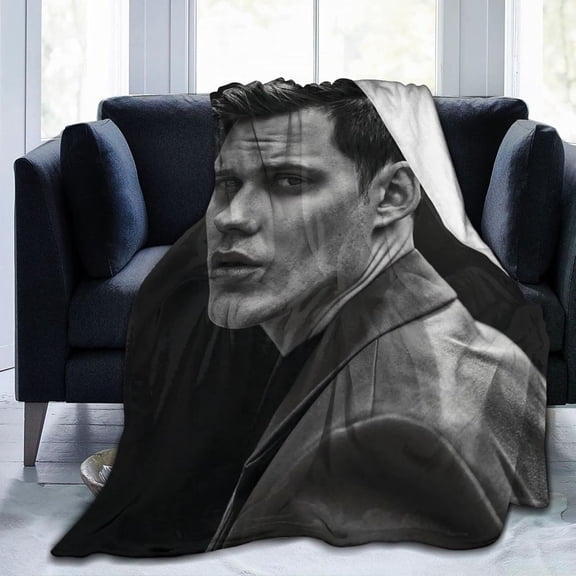 Bill Skarsgard Blanket Soft and Warm Lightweight Fluffy Throws Blankets Rug Carpet Gift for Beach Yoga Bedroom Living Room Decoration Sofa Camping Trip Dorm Decor All Season