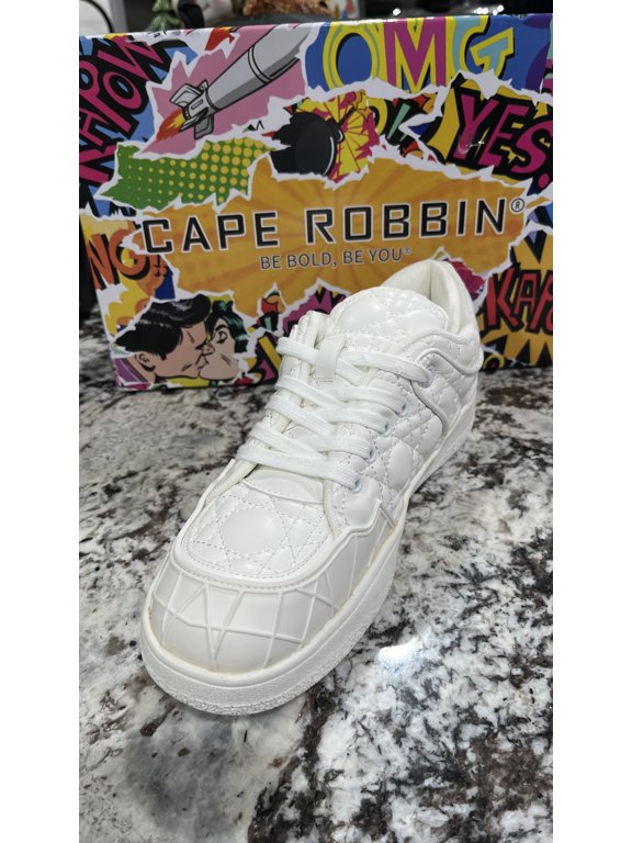 Biola Sneaker Cape Robbin White size 7 For women