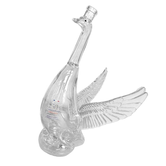 Bird Shaped Glass Whiskeys Decanter Clear Liquor Bottle with Sculptural Detail and Stable Base for Shelf Display Dining Table