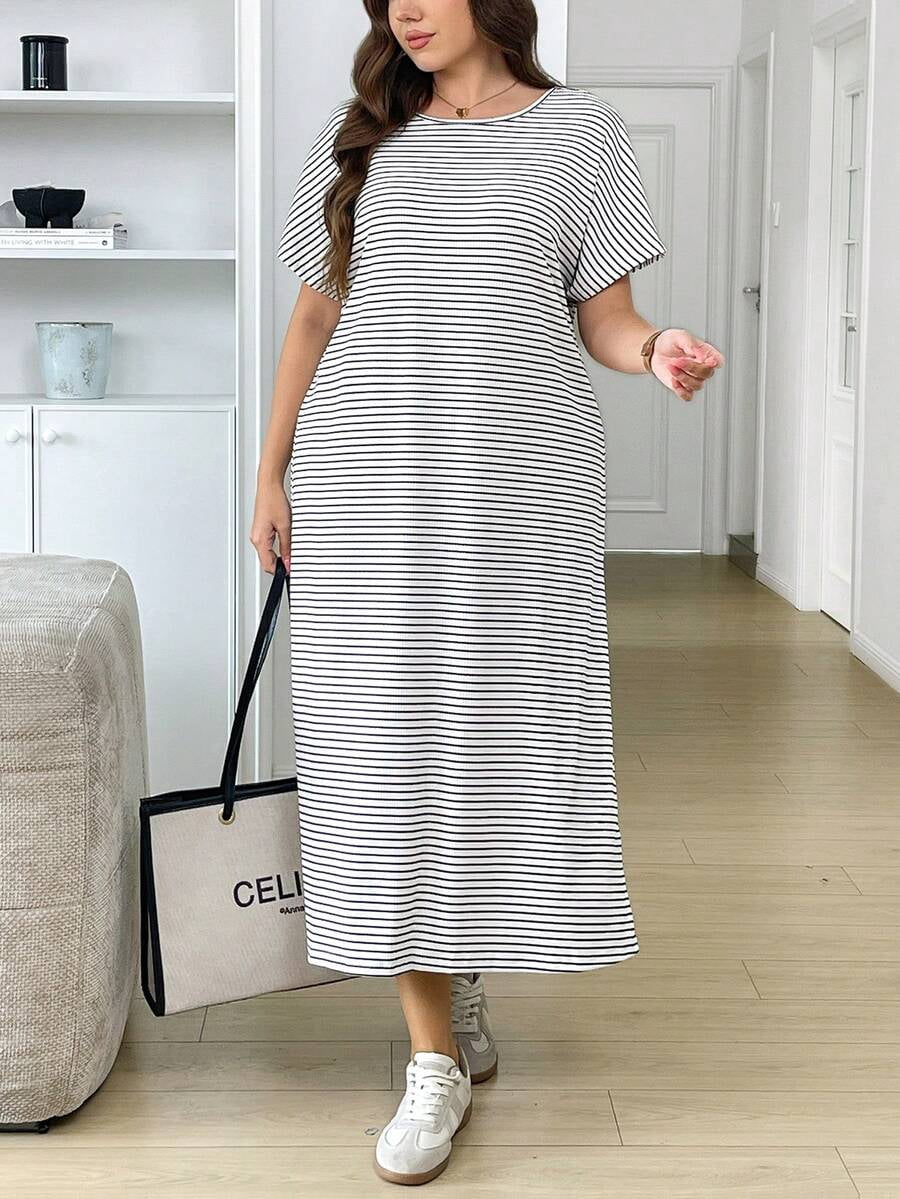 Black And White Striped Plus-Size Loose Maxi Dress With Short Sleeves And Round Neck