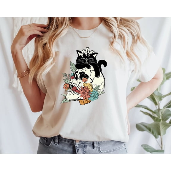Black Cat on Skull shirt, Skull And Black Cat Shirt, Shirt Cat T-shirt, Black Cat Design, Fall T-shirt