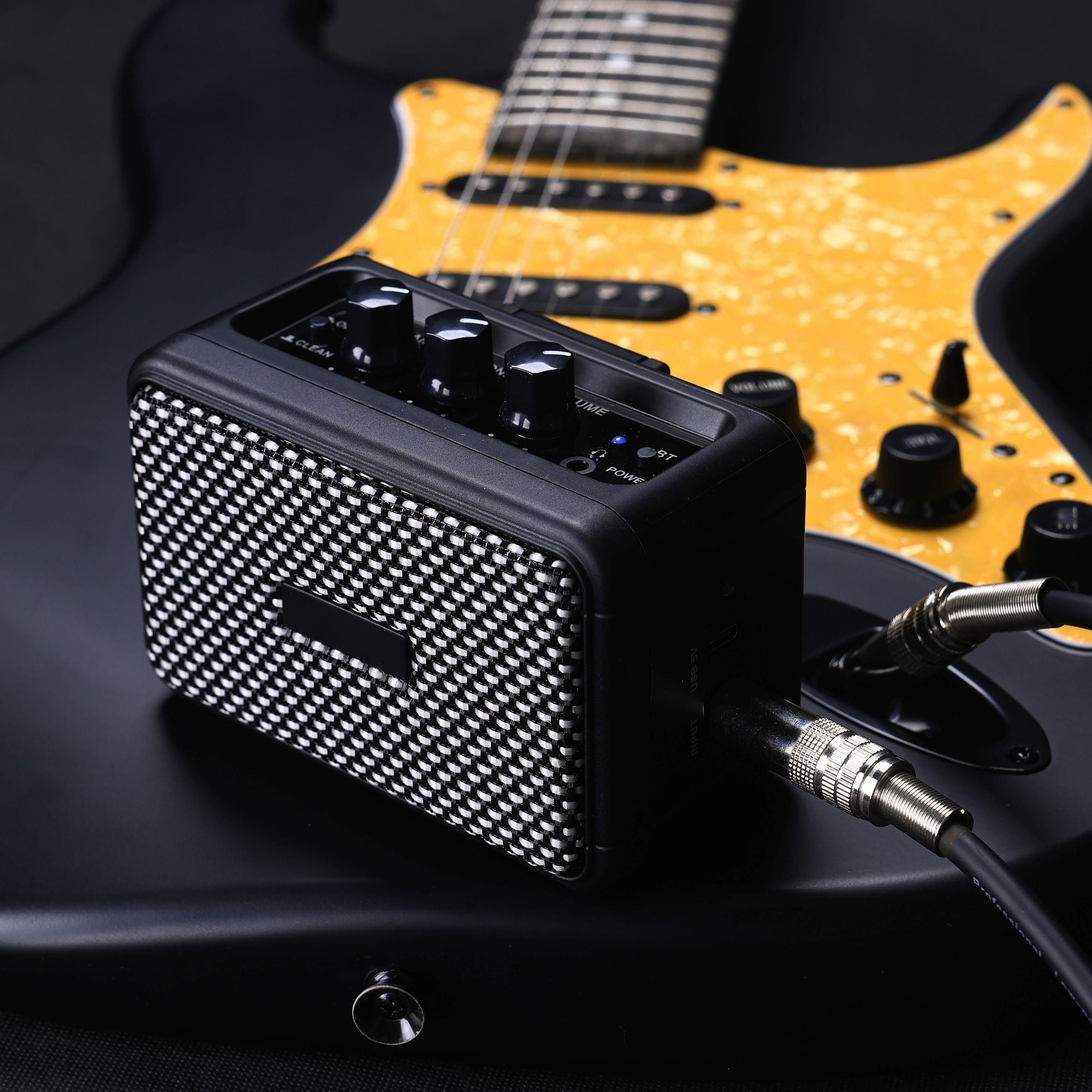 Black Compact Amplifier, 5W Black Electric Guitar Amplifier - Compact Yet Powerful Sound, Sturdy and Durable, Easy To Carry, Suitable for Music Rooms, Bars, and Small Performances