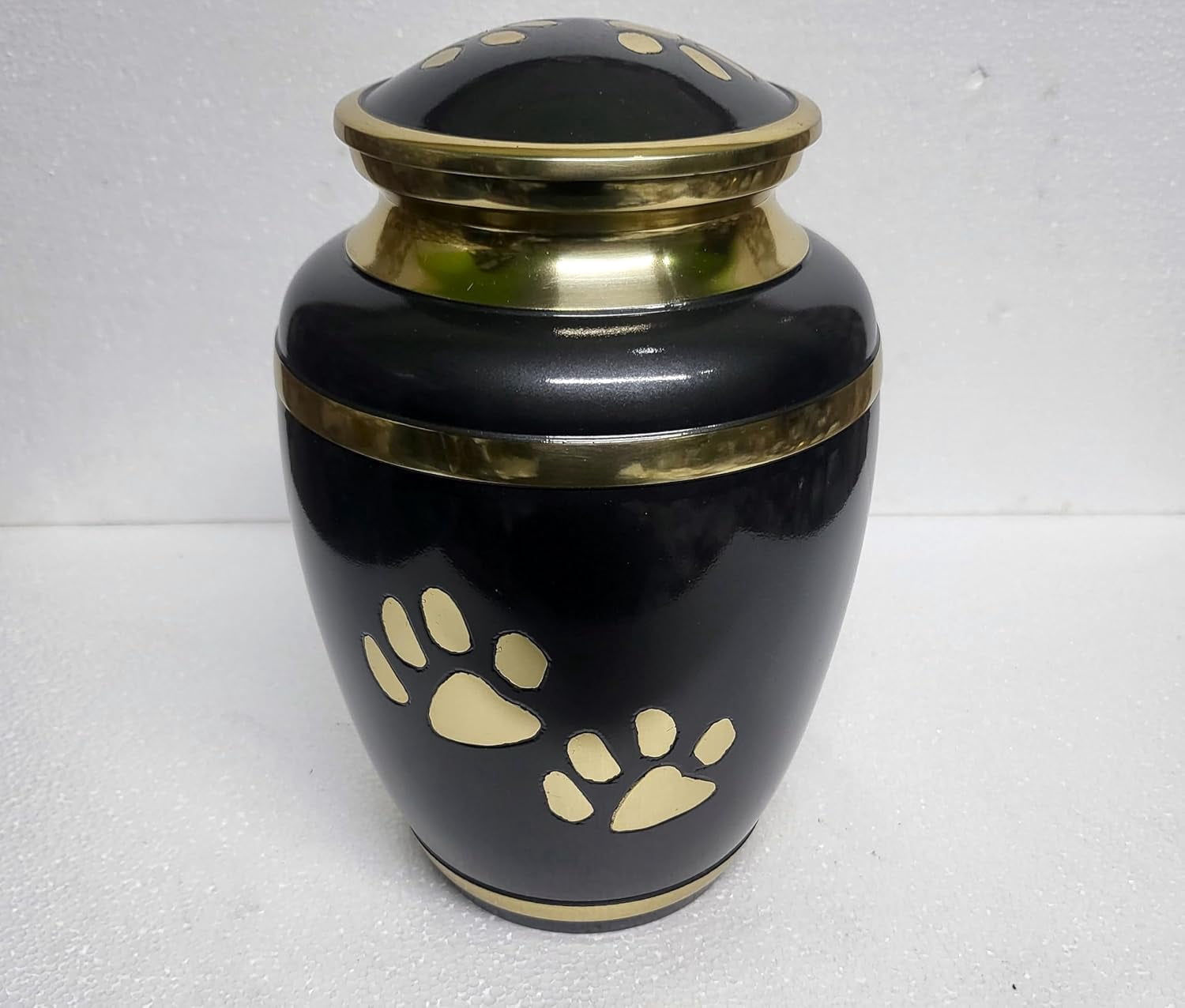 Black Elegant Pet Keepsake Cremation Urn – 8-Inch Memorial Urn with Velvet Bag for Cherished Remembrance