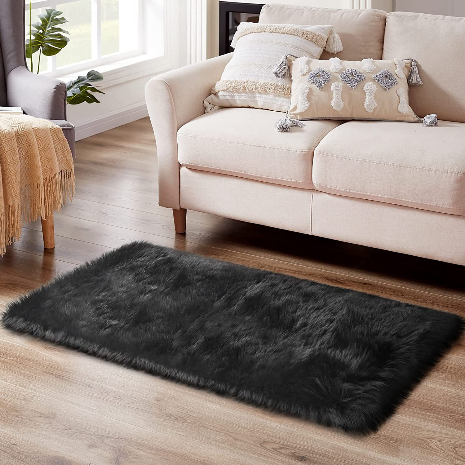 Black Fur Fluffy Rug, 2x4 ft Small Faux Fur Rug for Bedroom, Washable ...