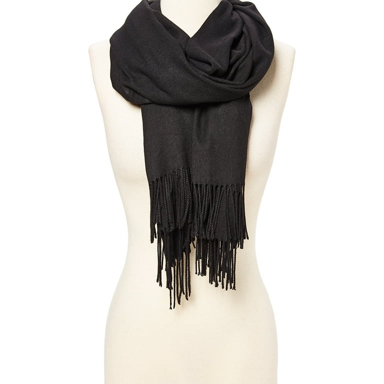 3 Reasons for Why You Should Wear a Winter Scarf