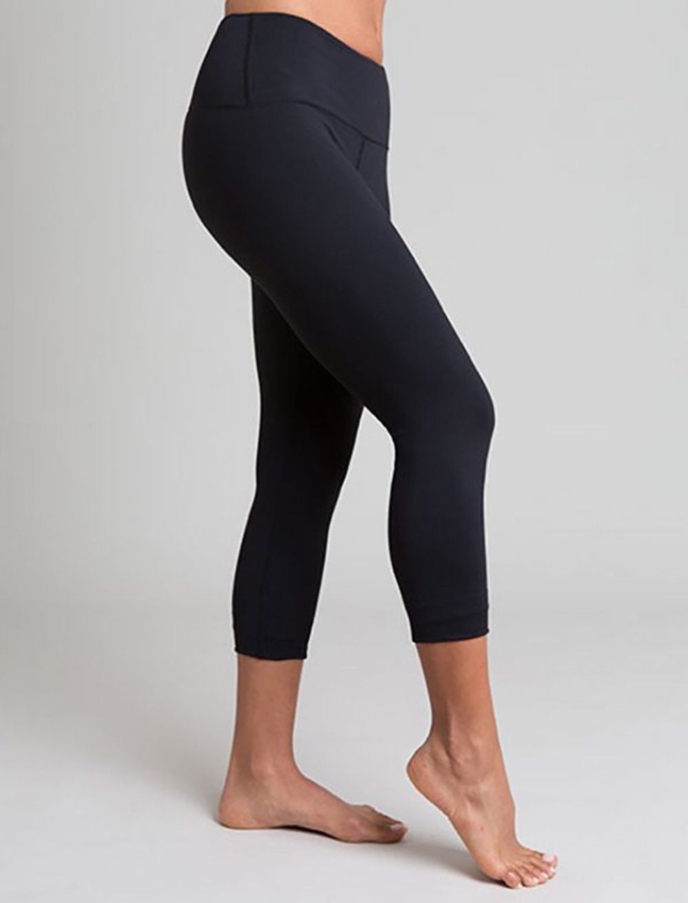 Black Three-Quarter Legging Yoga Pants - L 