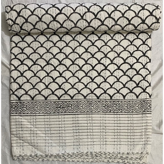 OzarkTextile Scallop Pattern Cotton Quilt, Queen