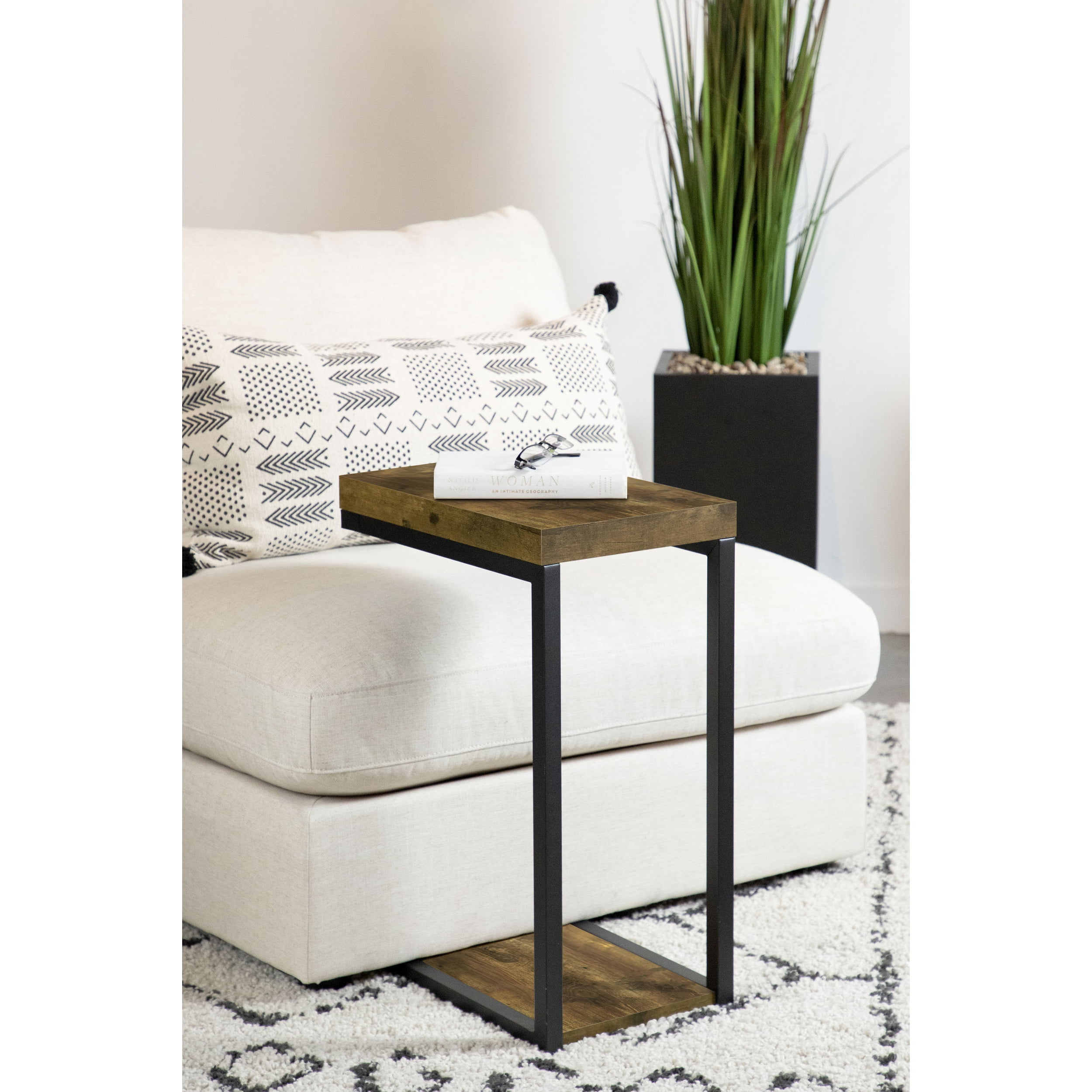 Black and Antique Nutmeg Snack Table