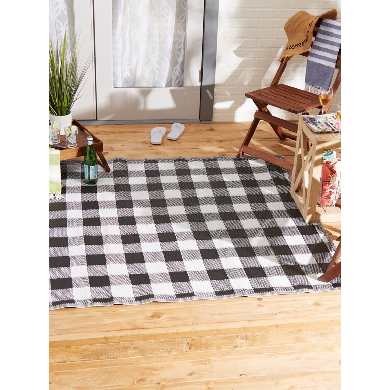 https://i5.walmartimages.com/seo/Black-and-White-Buffalo-Check-Outdoor-Rug-5x8-Ft_593df4e0-9bd2-4230-a521-60a4c53bab40.a7c1bc1d571ed64f202c6d63e53654f8.jpeg?odnHeight=768&odnWidth=768&odnBg=FFFFFF