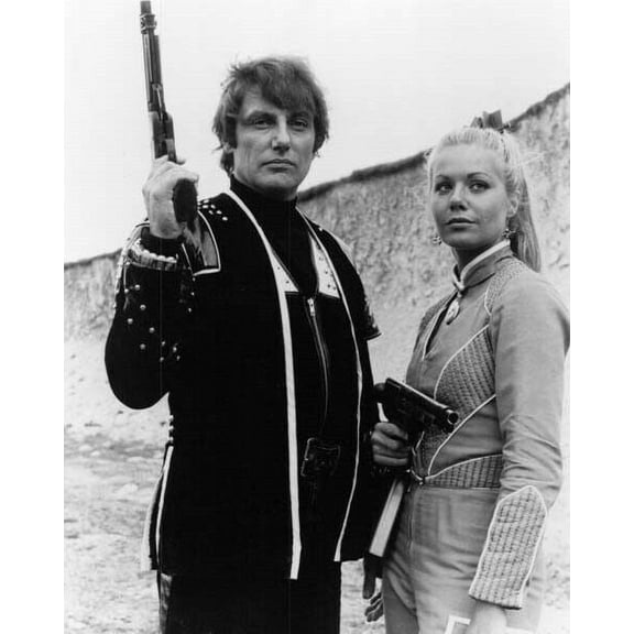 Blake's 7 classic sci-fi TV Paul Darrow & Glynis Barber with guns poster 4x6 photo