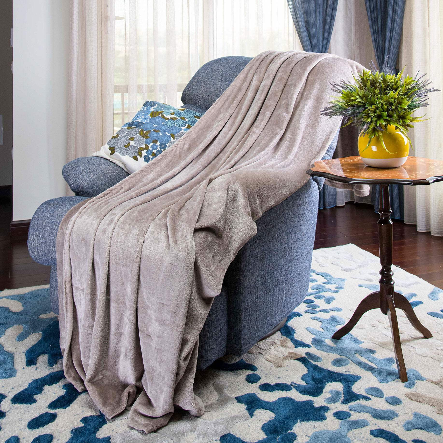 Polyester Soft Lightweight Comfortable Breathable Fleece Throw