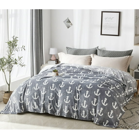 SET OF THREE METAL CANDLE TOWERS