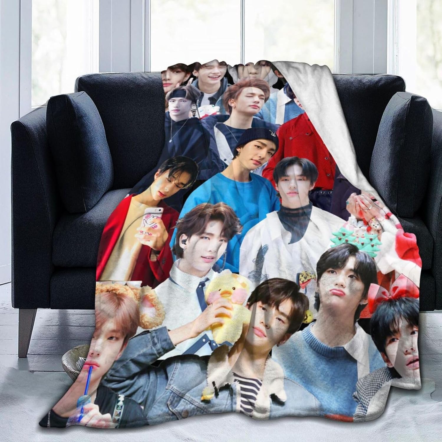 WAVESTEEᵀᴹ Stray Kids dominATE Fleece Blanket main image 1