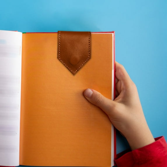 Blasgw Personalized Magnetic Leather Bookmark - Vintage Design, High-Quality PU Leather, Multipurpose Clip with Strong Magnets 1x Bookmark Coffee