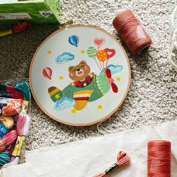 Blingpainting Embroidery Kit for Adults Beginners Starter Cross Stich Set with Cute Animals Pattern Stamped Embroidery Cloth Hoops Threads Needles Easy Handmade Needlepoint Kits