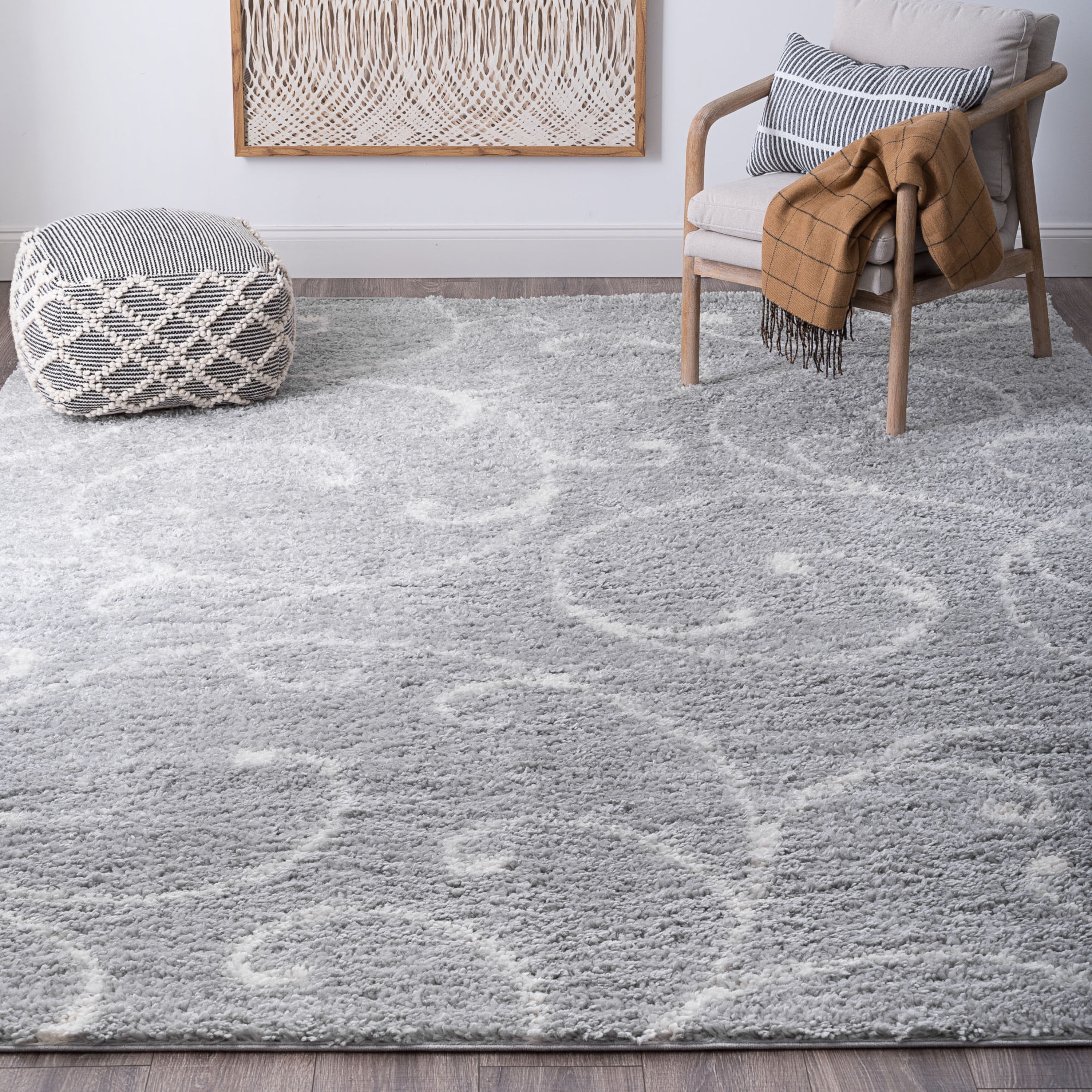 Bliss Rugs Transitional Floral 4' x 5'3'' Silver and White Polypropylene Indoor Area Rug, 4' x 5'3''